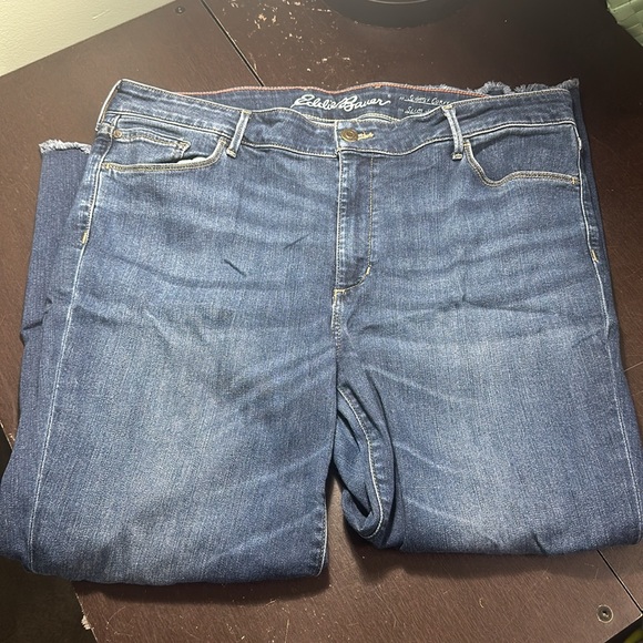 Eddie Bauer slightly curvy Capris - Picture 3 of 10